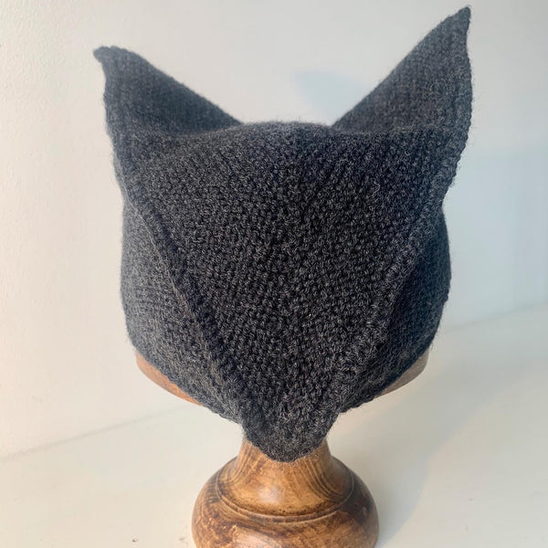 Dark grey hand knitted womans hat. Vintage inspired. !00% pure wool